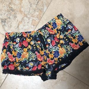 Band of Gypsies medium pull on cute shorts